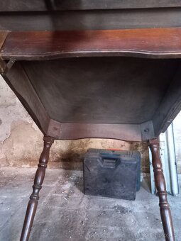 Stary dreveny stul - 2