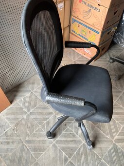 Prodám kancelářskou židli. - 2