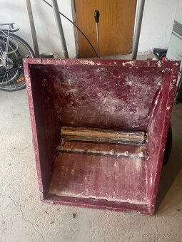 Posypový vozík na kompostu - 2