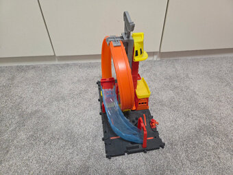 Hot Weels City super hasičská stanice se smyčkou - 2