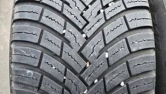 Celoroční pneu 215/55/17 Pirelli - 2