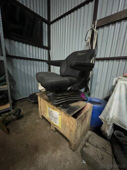 Odpružena sedačka Zetor - 2