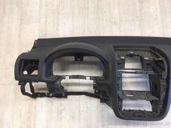 VW GOLF 5 2003-2008 - PALUBNÍ DESKA - 2