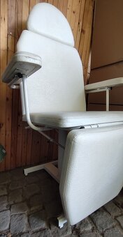 Kosmetické polohovatelné křeslo - 2