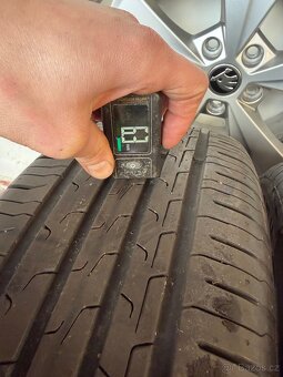 Continental 215/60 R17 - 2