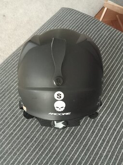 Lyžařská helma ARCORE - 2