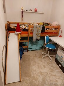 Dětská vyvýšená postel se skluzavkou - 2