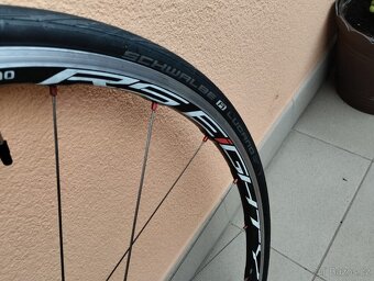 Zapletená kola Shimano RS Eighty - 2