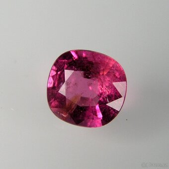 Turmalín-cushion-0,77 ct. - 2