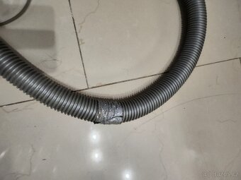Prodám bezsačkový vysavač Elektrolux - 2