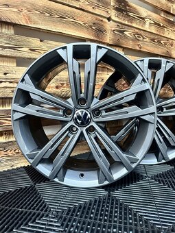 VW Golf VII - 4x orig. ALU Sevilla 5x112 R18 - 2