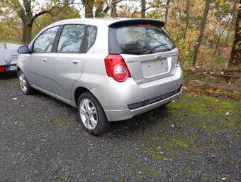 Chevrolet aveo 2011 málo najeto - 2