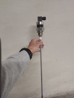 Kapacitní hladinoměr CLM-36-12-G1-I-E500 - 2