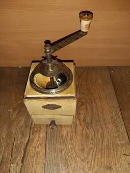 Prodám retro dřevěný mlýnek na kávu Sava original - 2