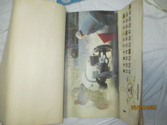 retro kalendář 1982 + hračka + vlajky + natáčky - 2