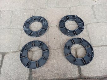 Prodám plastové terče pod dlažbu 156/15 mm - 2