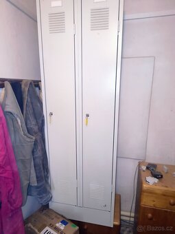 Plechová šatní skříň - 2