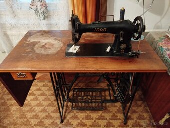 Šlapací šicí stroj Lada - 2