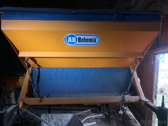 Radlice a sypač na M26 - 2