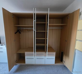 Prodej šatníkové skříně - 2
