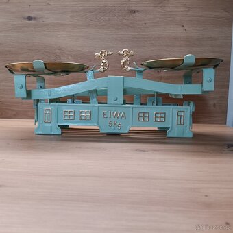 Staré kuchyňské váhy k dekoraci - 2