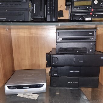 CD CHANGERY NAVIGACNI JEDNOTKY AUTORADIA - 2