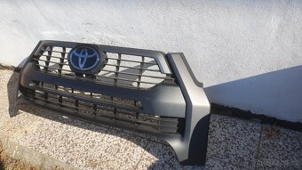 TOYOTA HILUX INVINCIBLE - maska - 2