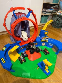 Hotwheels Monster Trucks dráha - 2