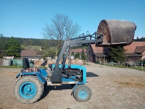 Traktor domácí výroby s čelním nakladačem - 2