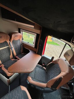 Obytný VW Crafter s jedinečným designovým provedení - 2
