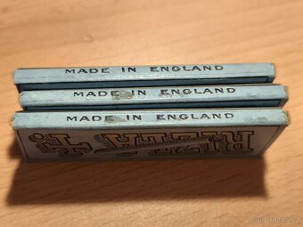Staré anglické papírky RIZLA. - 2