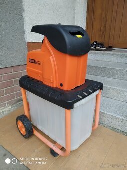 Prodám elektrický Zahradní drtič Powercut 2800 W. - 2
