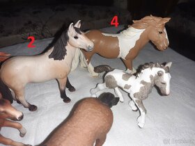 3. Koně zn. Schleich, Mustang, Tinker v zachovalém stavu - 2
