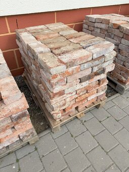 Prodám cihly 4x paleta - 2
