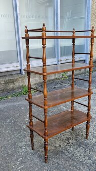 STAROŽITNÝ ETAŽÉR - 2
