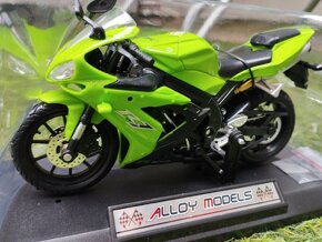 Yamaha YZF-R1 (model 1:12) - 2