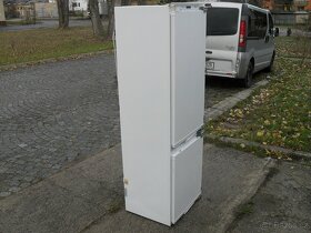 VESTAVNÁ KOMBINOVANÁ LEDNIČKA MIELE-283L,STÁŘÍ ROK,NOFROST - 2