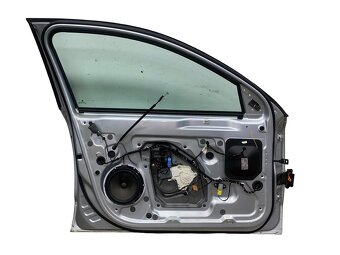 Levé přední dveře stříbrná LA7W Škoda Superb 2 r.v. 2012 - 2