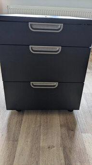 Ikea Galant zasuvkovy dil na koleckach - 2