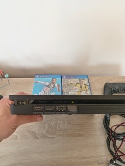 Playstation 4 slim 500GB + Ovladač +2 hry - 2