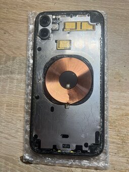 iPhone 11 na náhradní díly nebo opravu - 2