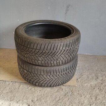 Zimní pneumatiky 235/45/18 - 2