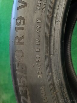 4ks nove letni 235/50/19 continental - 2