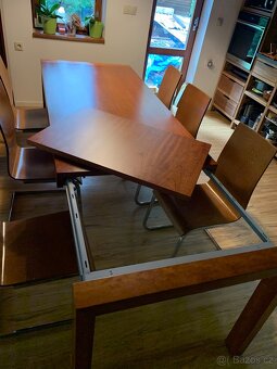 Masívní stůl rozkládací se šesti židlemi - 2