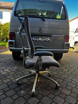 Kancelářská židle Vitra Ypsilon - 2