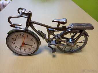 Prodám hodiny ve tvaru kola - 2