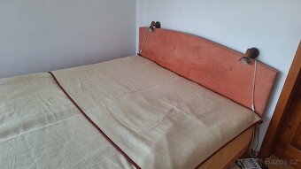 Čalouněná manželská postel - 2