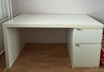 Daruji psaní stůl - 2