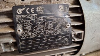 Elektromotor s prevodovkou + brzda - 2