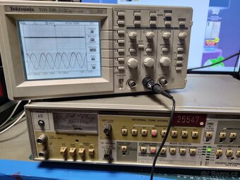 Panasonic VP-7635  / stereo signálový generátor - 2